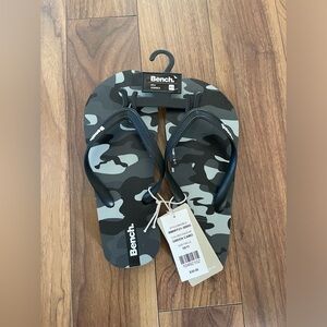 Men’s Bench Black & Grey Camo Flip Flops Size 10/11 New